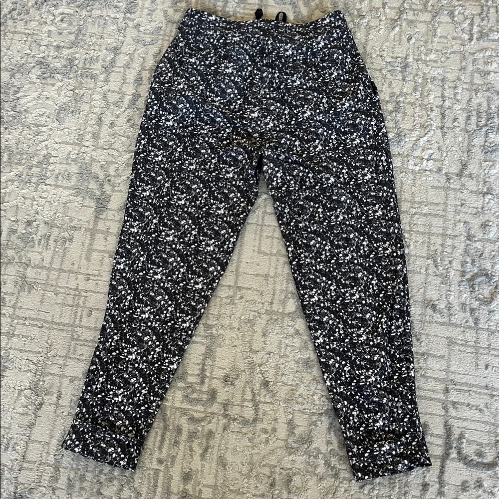 Lululemon Joggers Black and White Patterned Pants Dri fit material